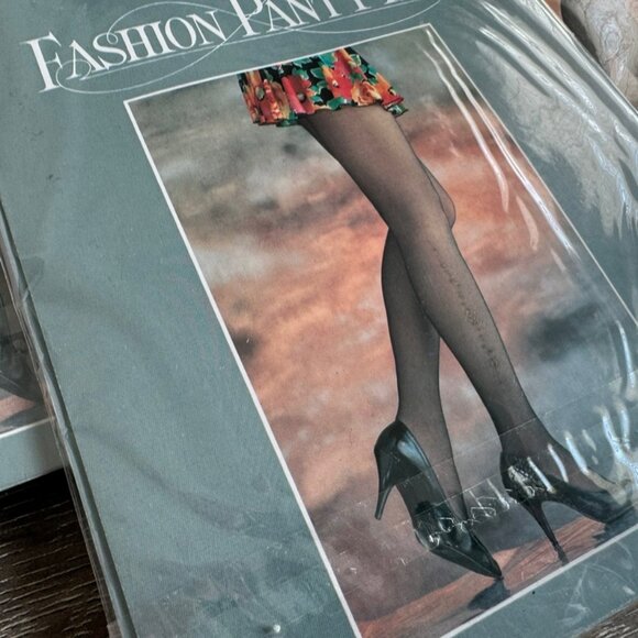 Sox Land New Factory Sealed Fashion Panty Hose Gold on Black Women's Size OS. - Picture 3 of 6